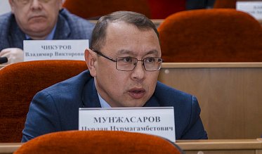 Евгений Солнцев впервые отчитался перед депутатами Заксобрания